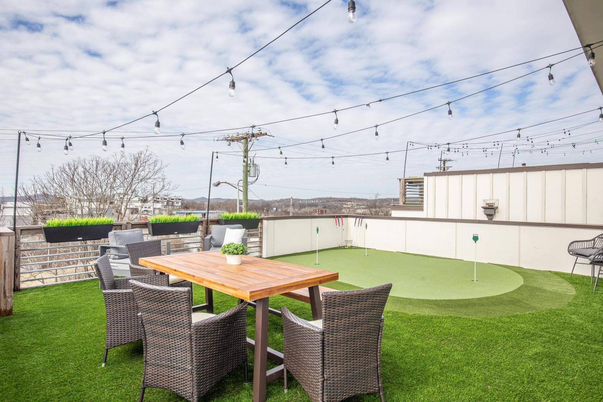 Whiskey House With Rooftop Golf, City Views! 8Min To Downtown! Sleeps 9! 내슈빌 외부 사진