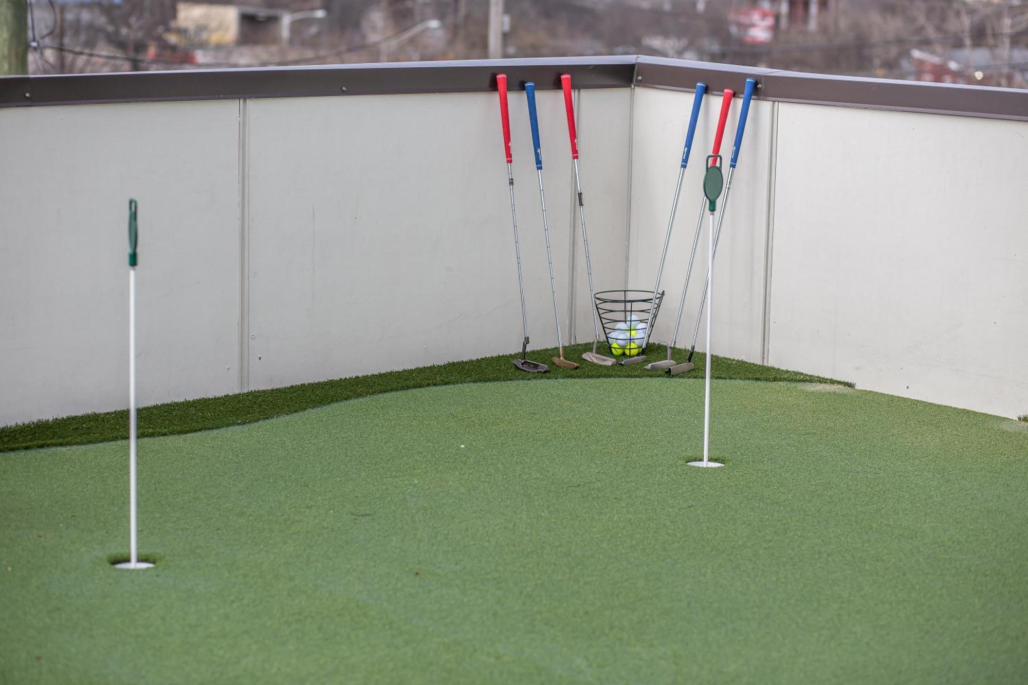 Whiskey House With Rooftop Golf, City Views! 8Min To Downtown! Sleeps 9! 내슈빌 외부 사진